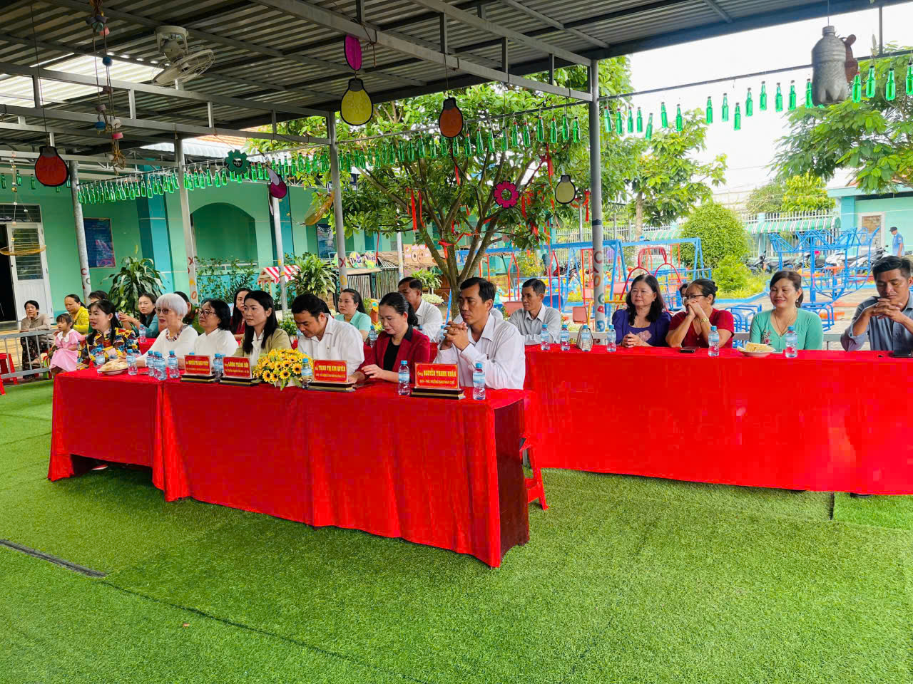 Các Đại Biểu Xã Mỹ Lệ và mạnh thường quân tham dự lễ khai giảng năm học 2025-2026