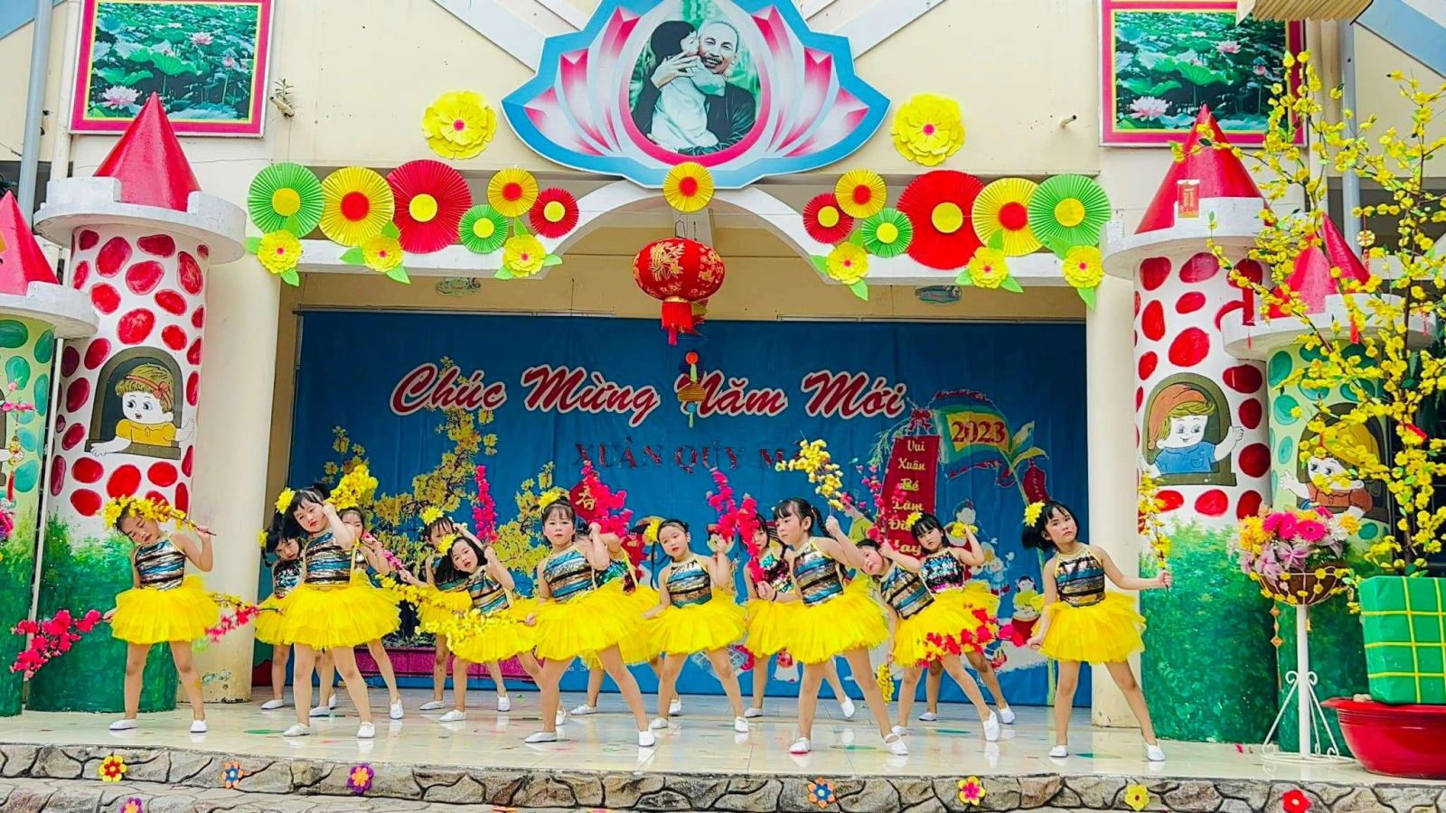 <a href="" title="Bản tin trường" rel="dofollow">Bản tin trường</a>
