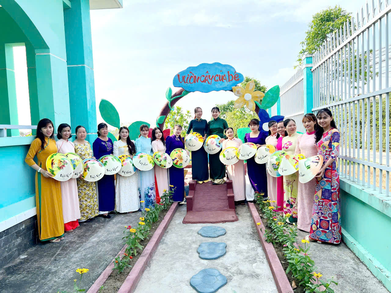 Hưởng ứng tuần lễ áo dài 8/3